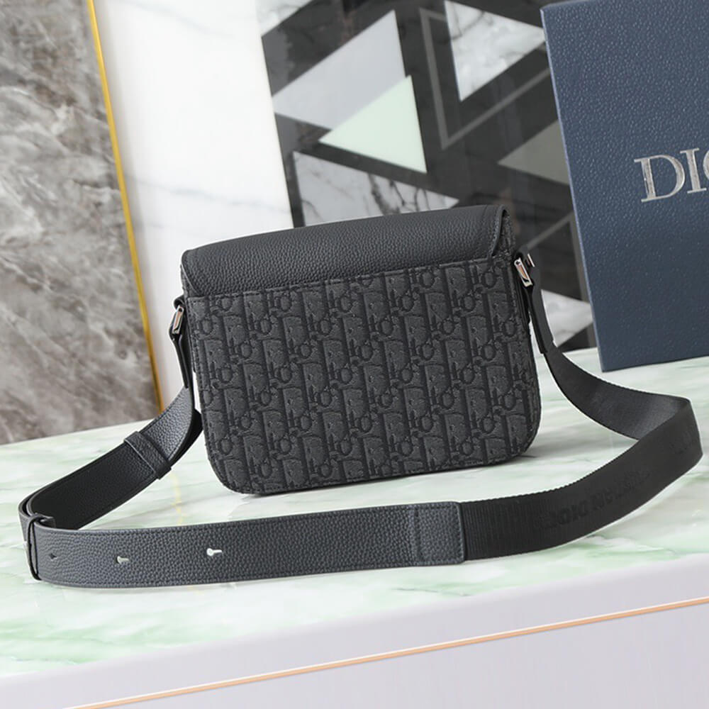 D10r Small Saddle Messenger Bag with Flap