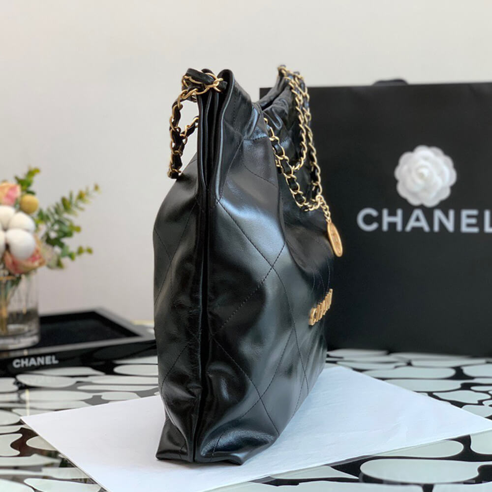 Ch**el 22 SMALL HANDBAG