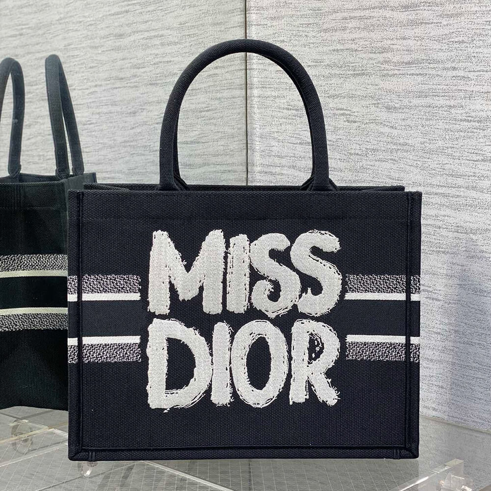 Medium D10r Book Tote