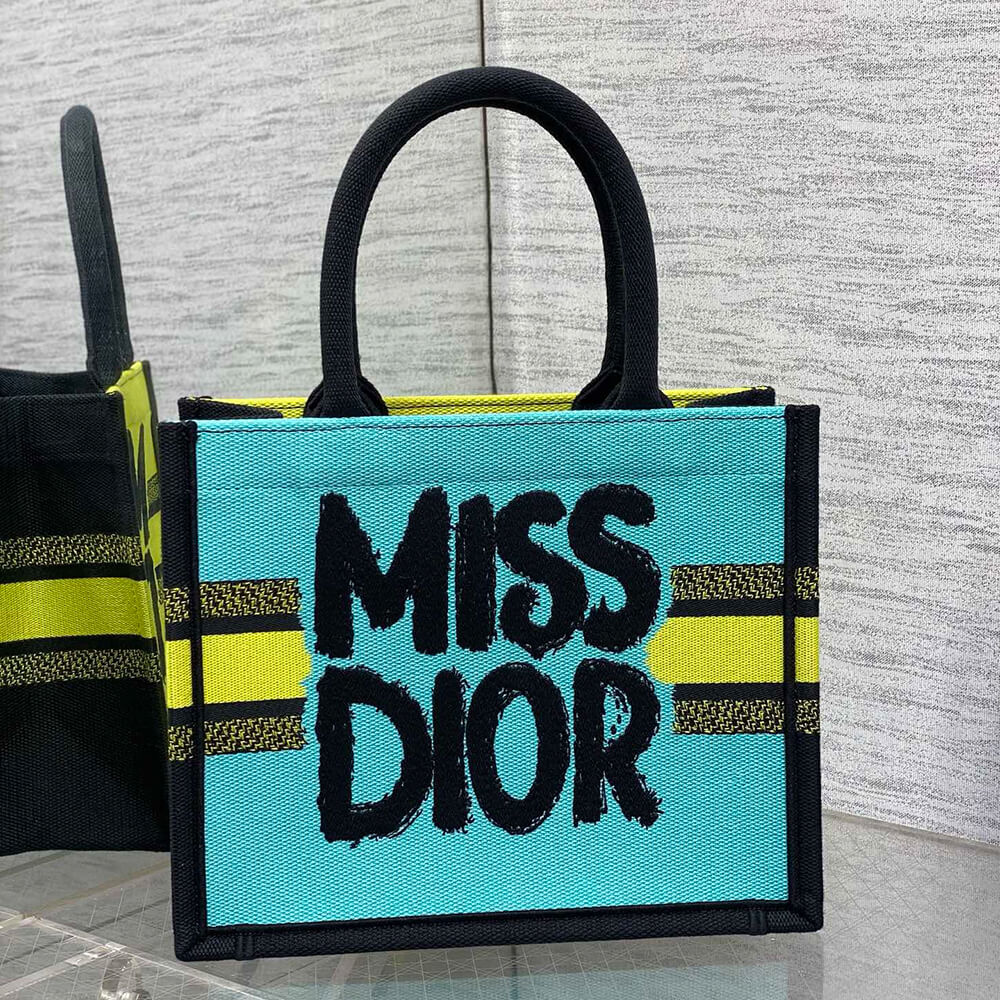 Small D10r Book Tote
