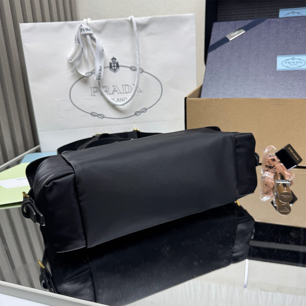 Pra*a Explore large Re-Nylon and leather bag(HIGH-END GRADE)