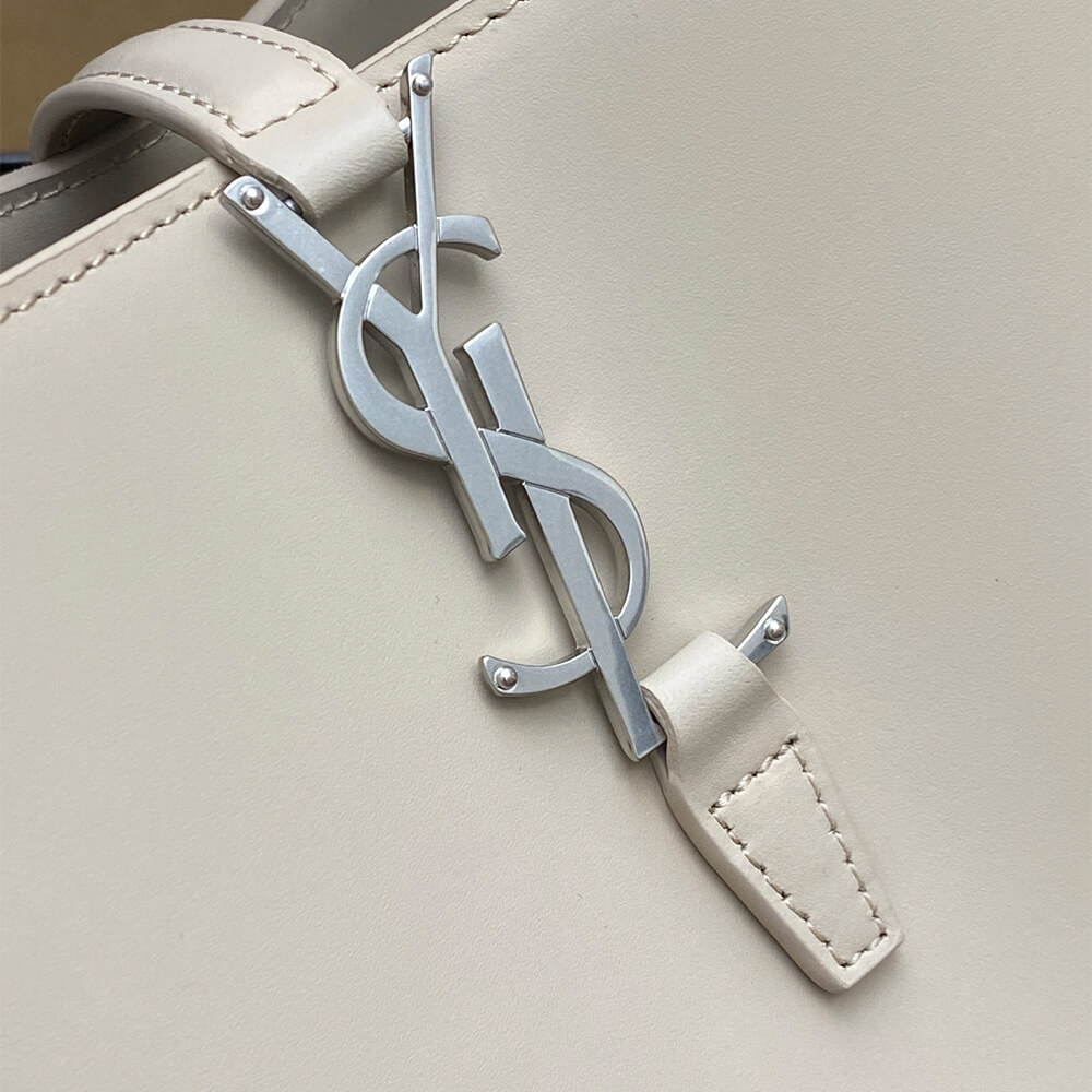 Y51 LE 37 small in shiny leather