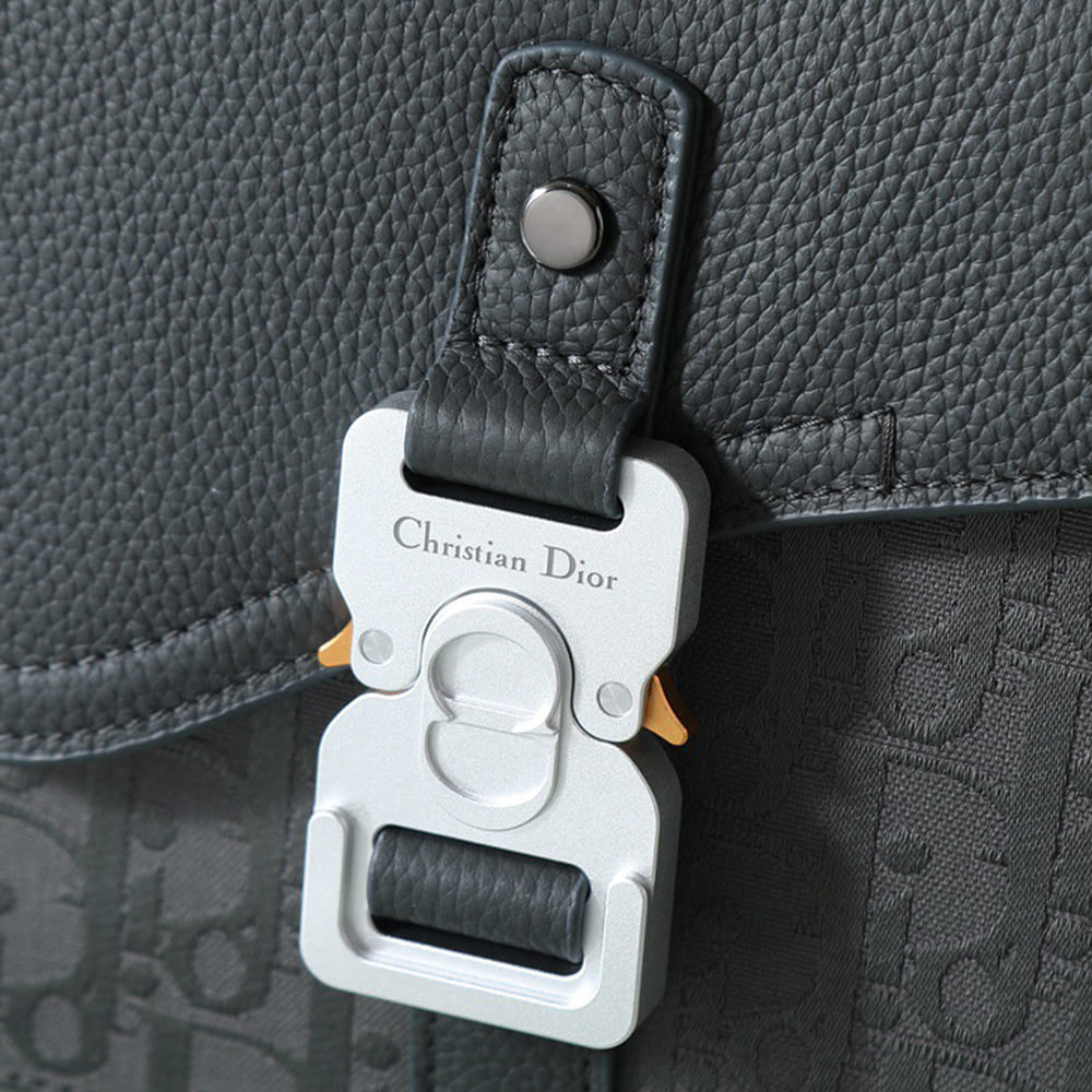 D10r Small Saddle Messenger Bag with Flap