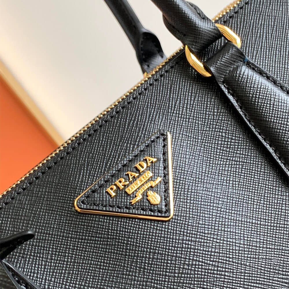 Medium Pra*a Galleria Saffiano leather bag
