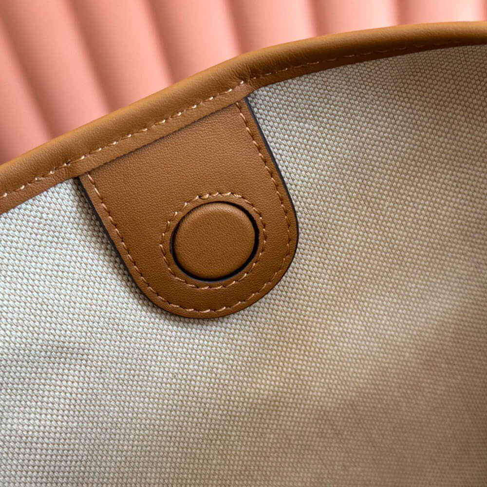 Gvc*1 B medium shoulder bag