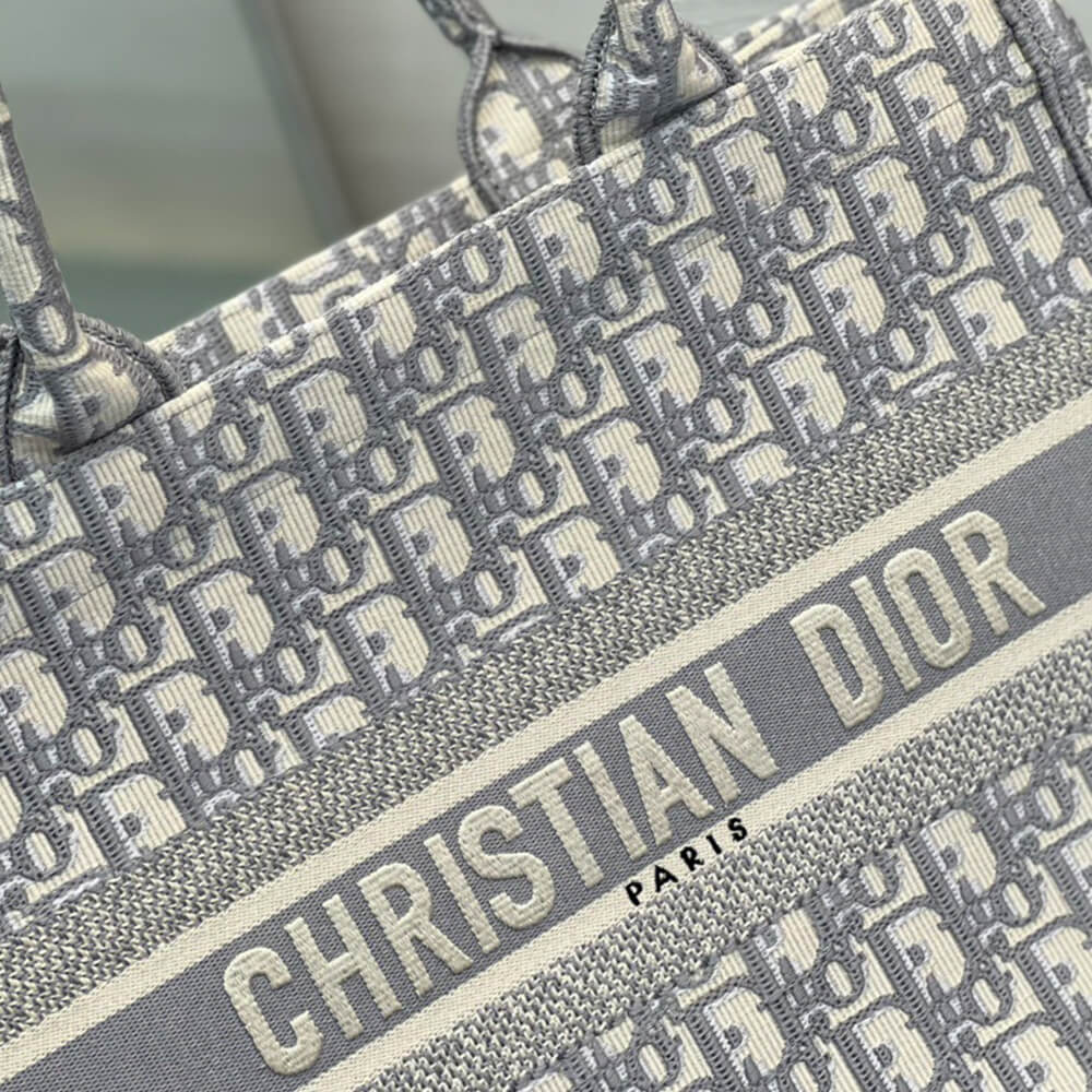 MEDIUM D10r BOOK TOTE