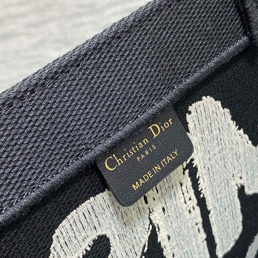 Medium D10r Book Tote