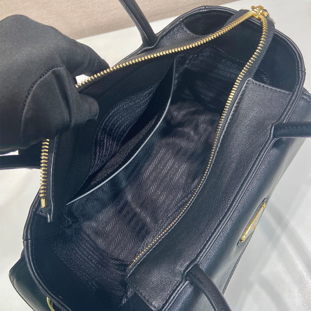 Pra*a Explore medium nappa leather tote bag(HIGH-END GRADE)