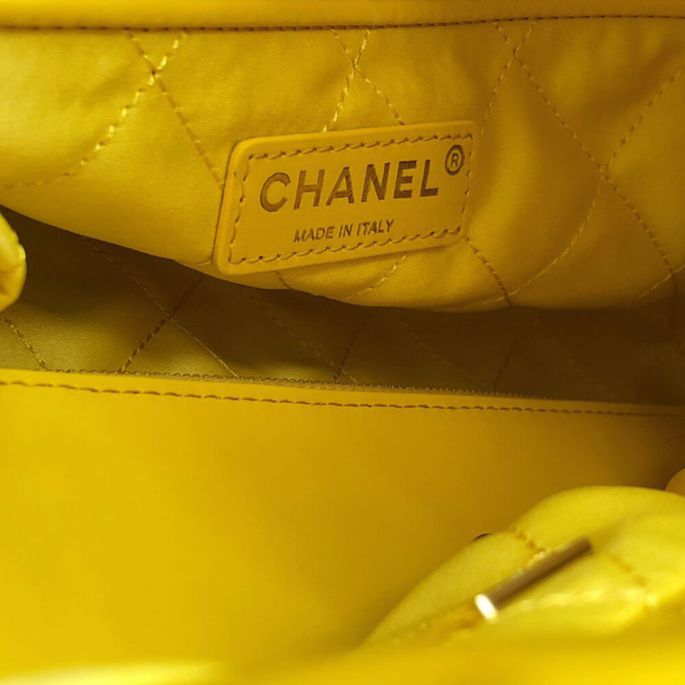 Ch**el 22 SMALL HANDBAG