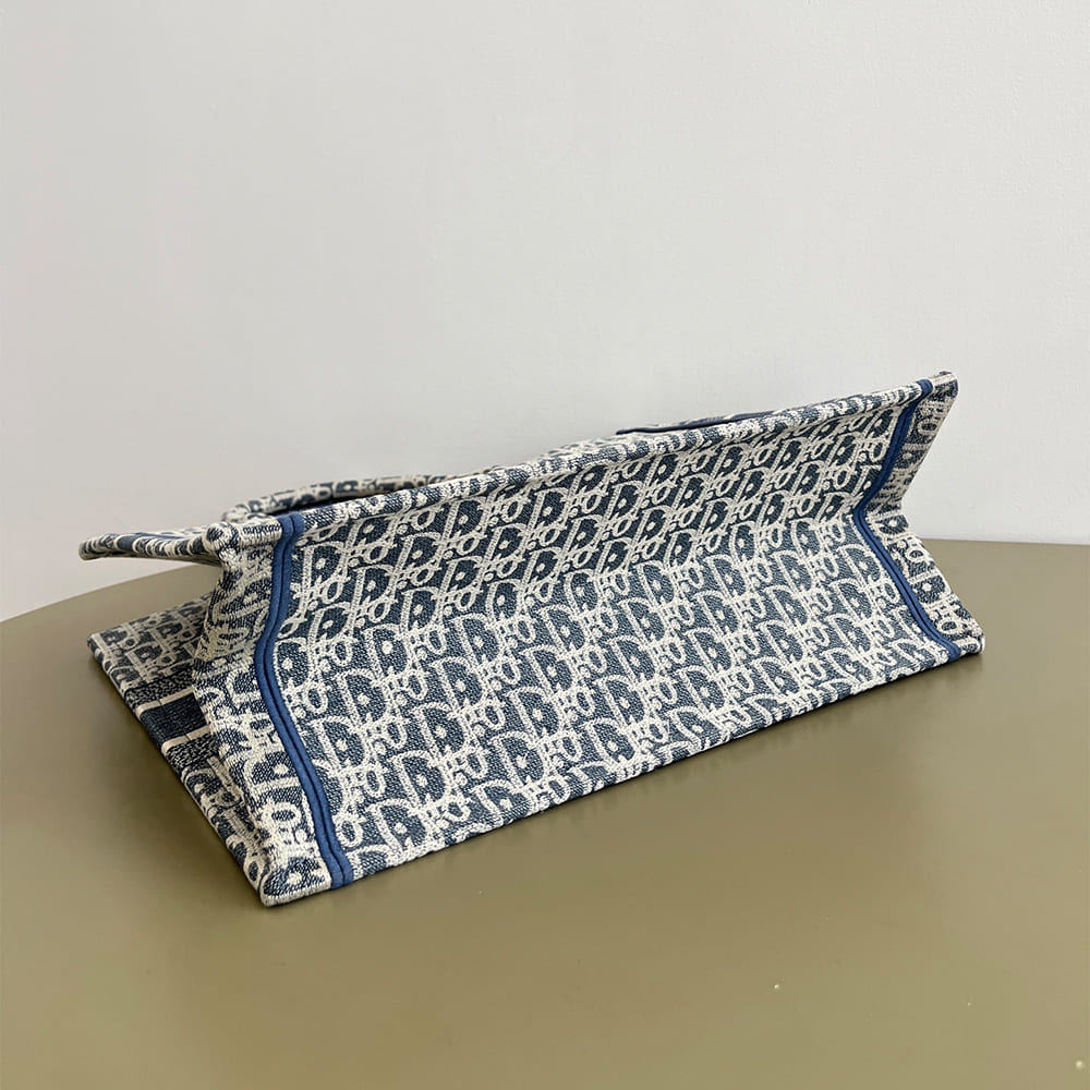 D10r Medium D10r Book Tote