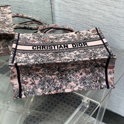 D10r Lucky Medium D10r Book Tote