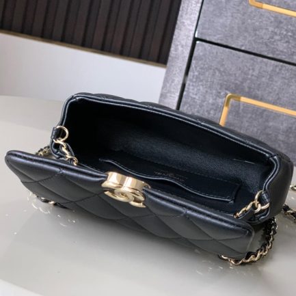 Ch**el Clutch with Chain(HIGH-END GRADE)