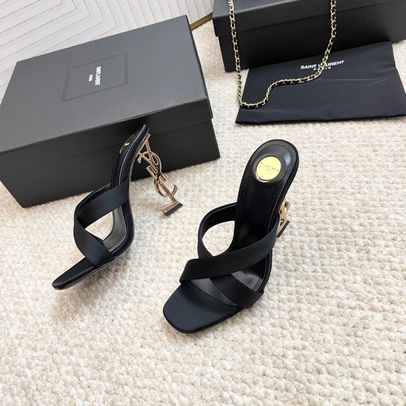 Sa1nt Lau*nt high heels