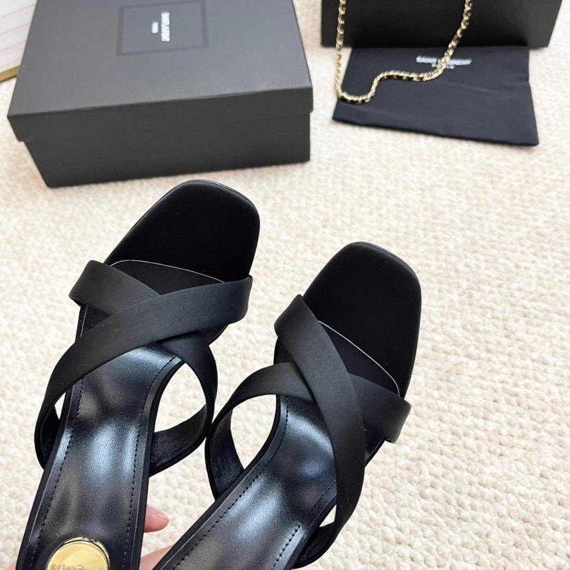 Sa1nt Lau*nt high heels